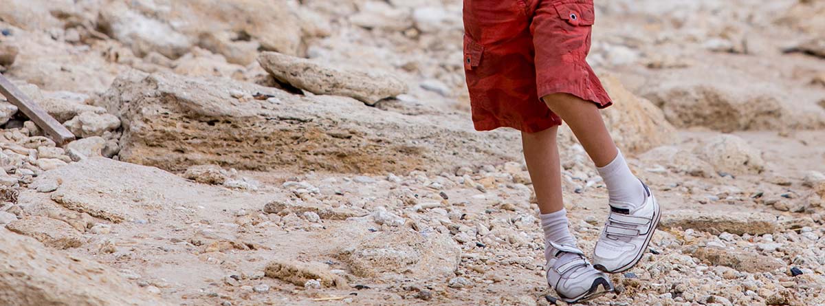 Pie equinovaro o zambo: niño con deformidad del pie hacía dentro