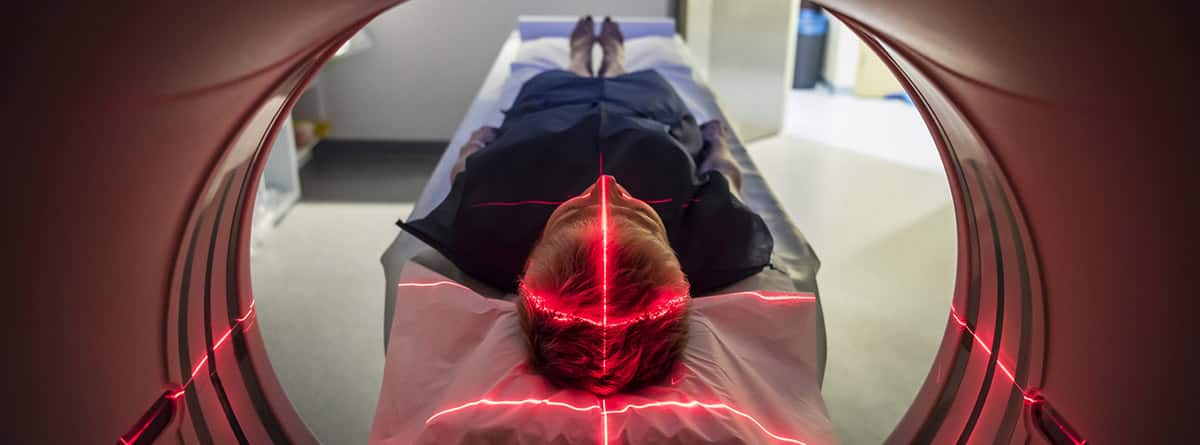 Diferencias entre TAC y resonancia: paciente en TAC