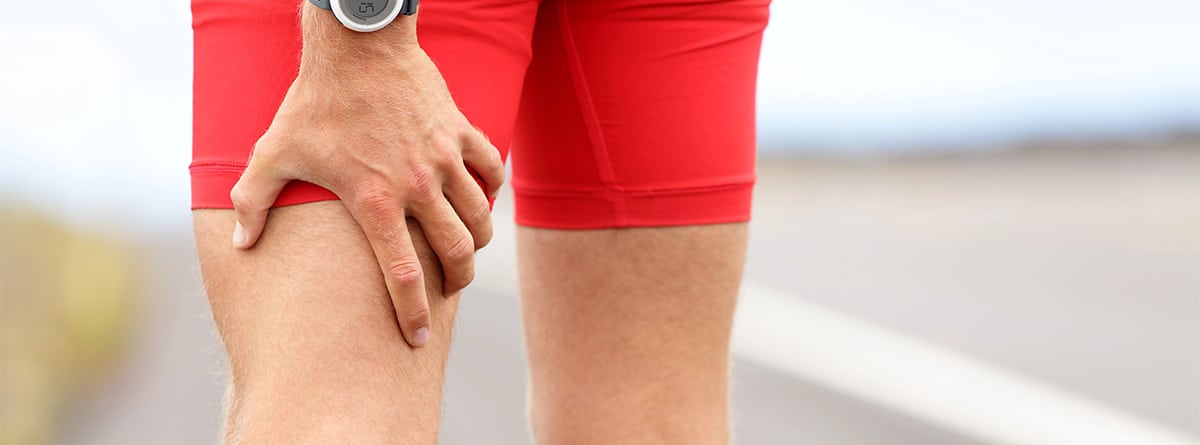 Hombre con dolor de muslo