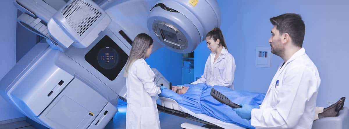 Paciente sometiéndose a un tratamiento de braquiterapia