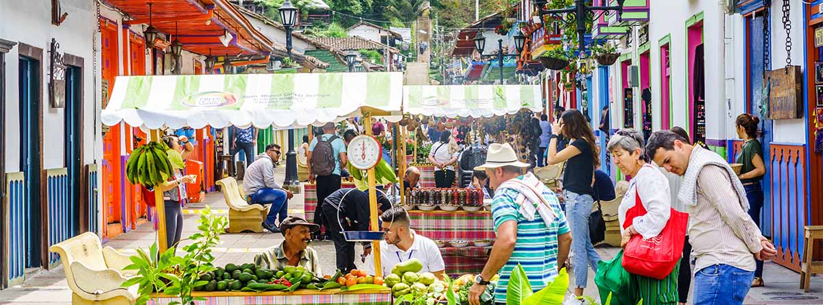 Mercado de comida callejera Colombia